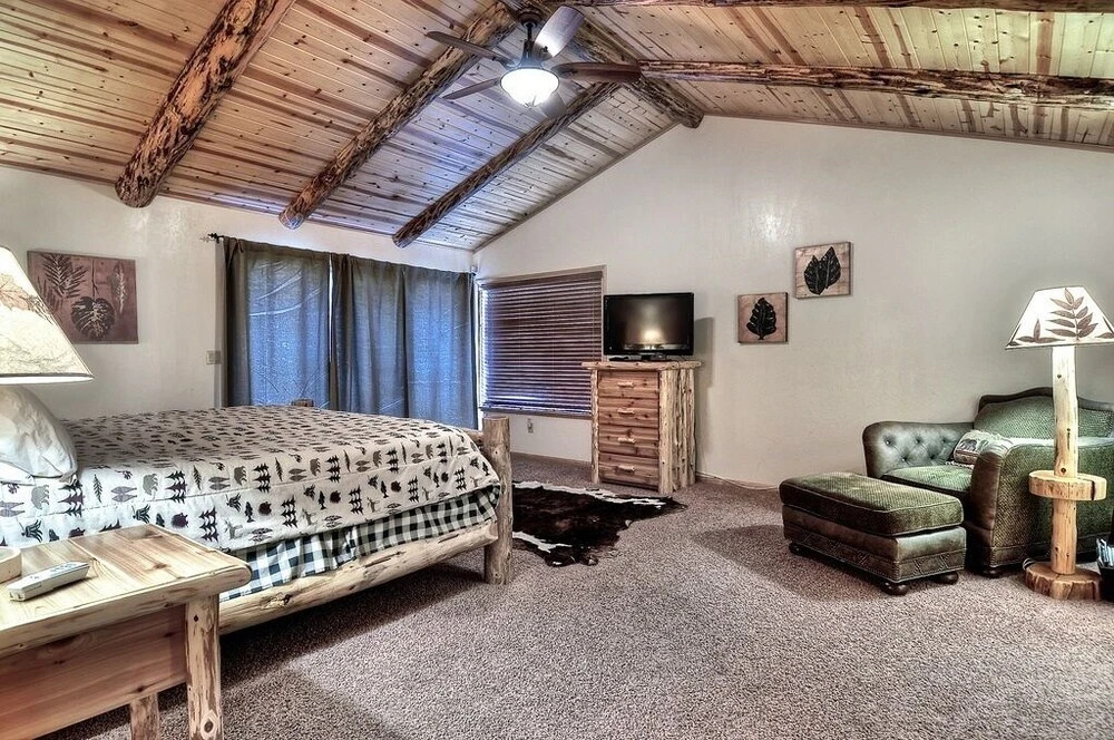 No. 21 Tamarack Lodge - 4 Br Cabin