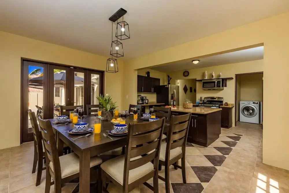 Large 5BR Villa With Private Pool Near Eagle Beach