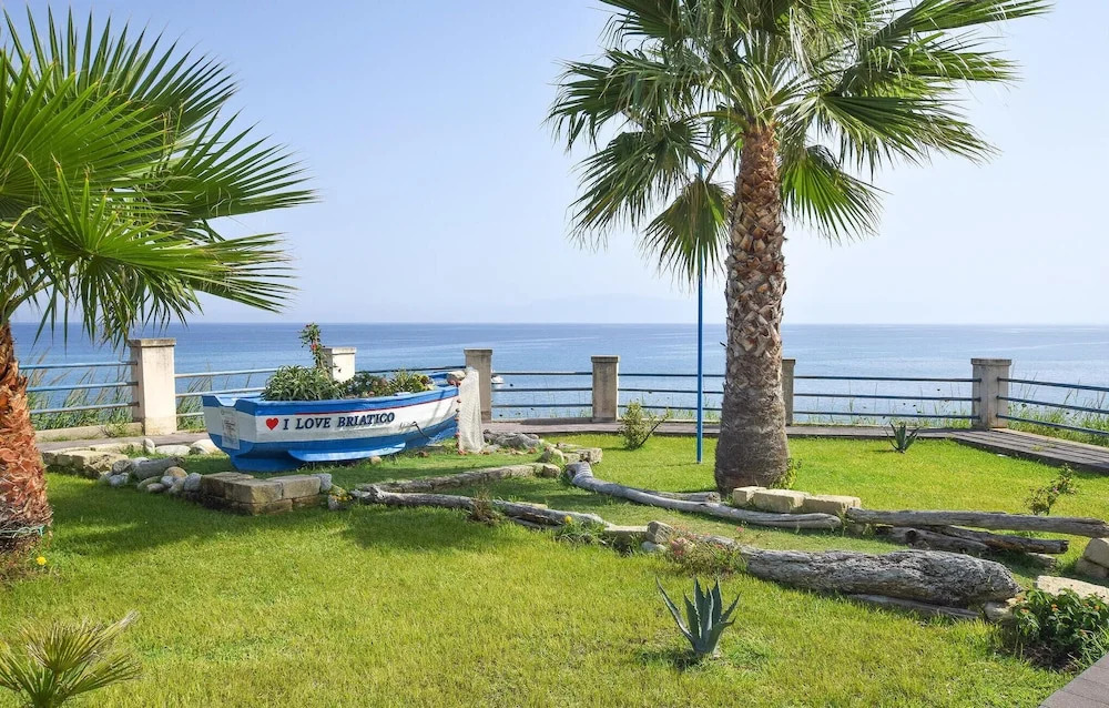 Stunning Apartment in Briatico With 1 Bedrooms and Wifi