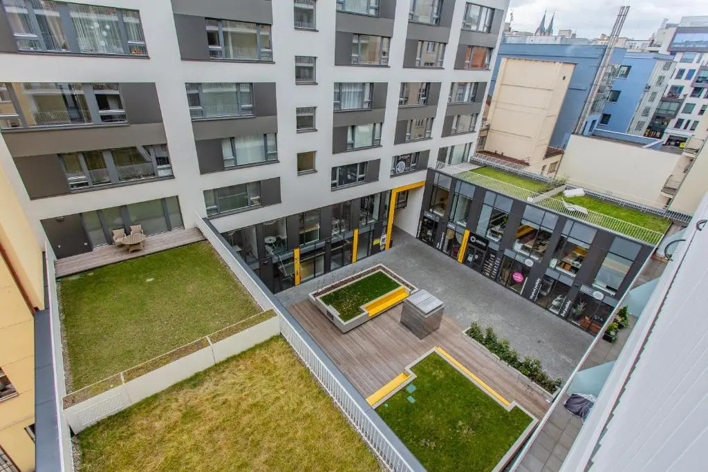 Spacious Terrace Apartment with free private parking