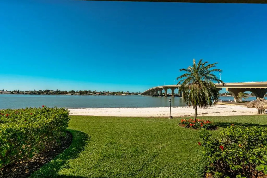 Bahia Vista 8-115