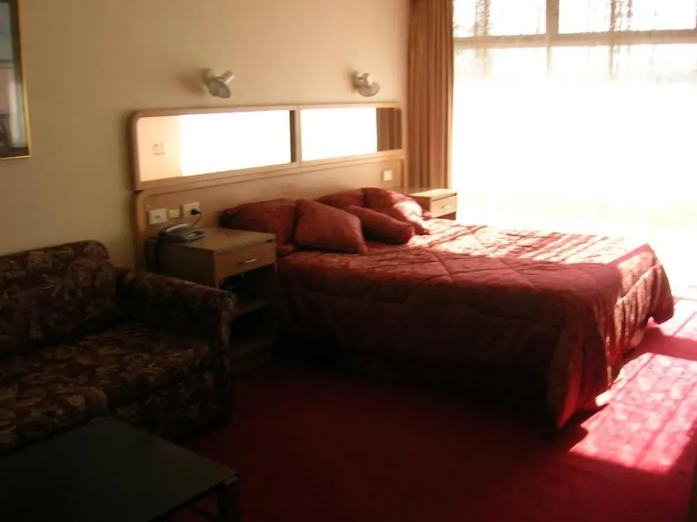 Peninsula Motor Inn