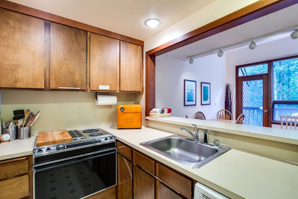 85SW - Fireplace - WiFi - Washer/Dryer - Dishwasher - Sleeps 4