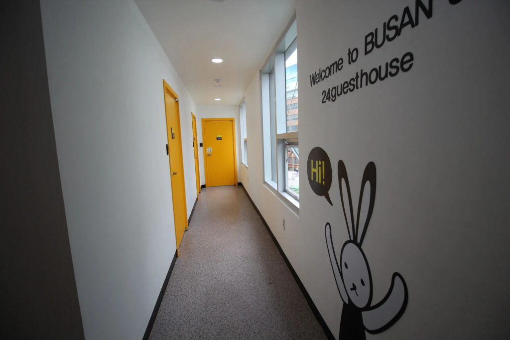 24 Guesthouse Nampo Station