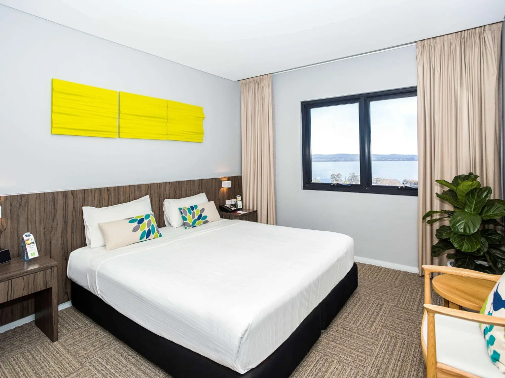 Ibis Styles The Entrance