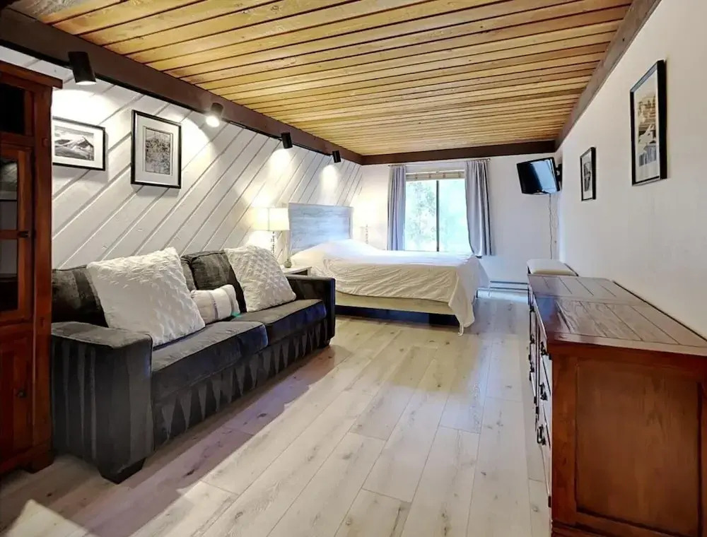 Slopeside Condo with Fireplace