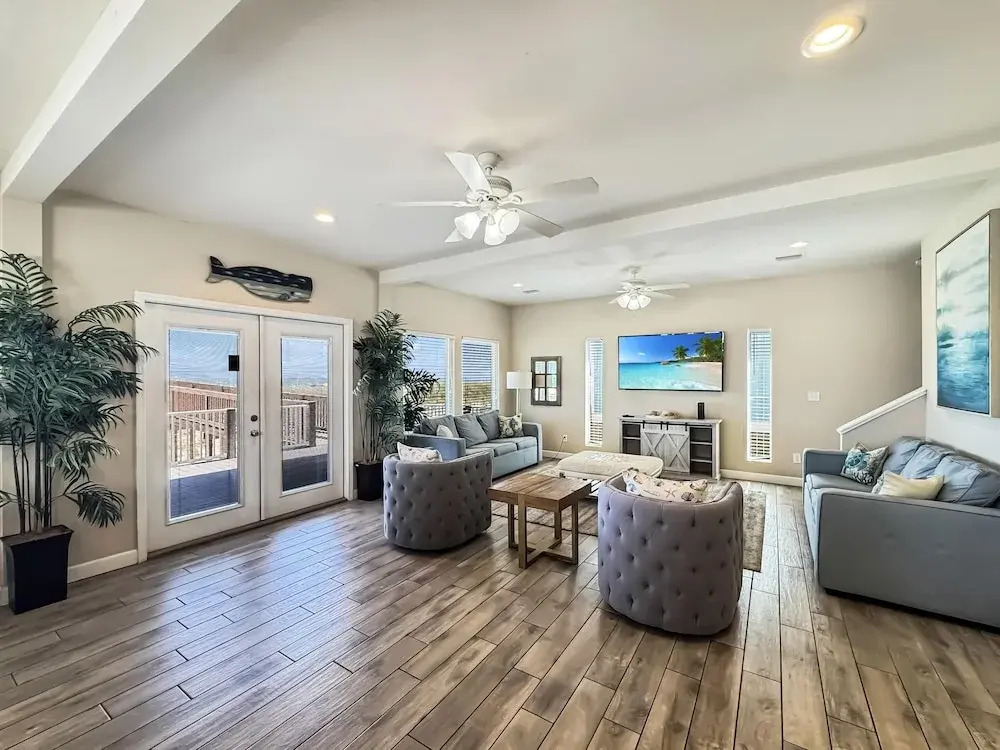 Pass Time - Beachfront for 24
