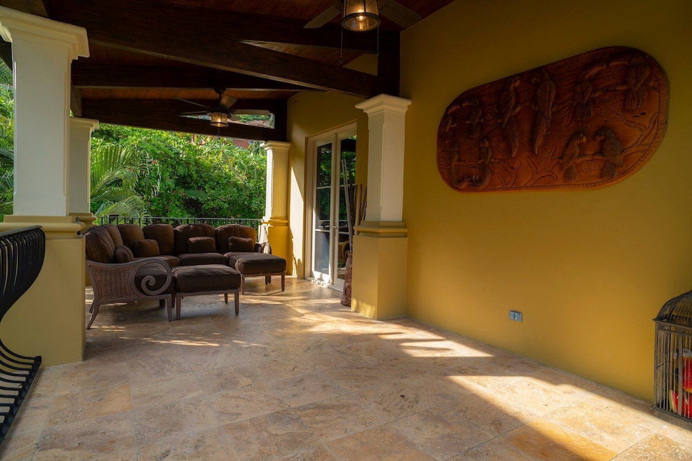 Villa Angel 4 bdr Ocean View pool in Los Suenos