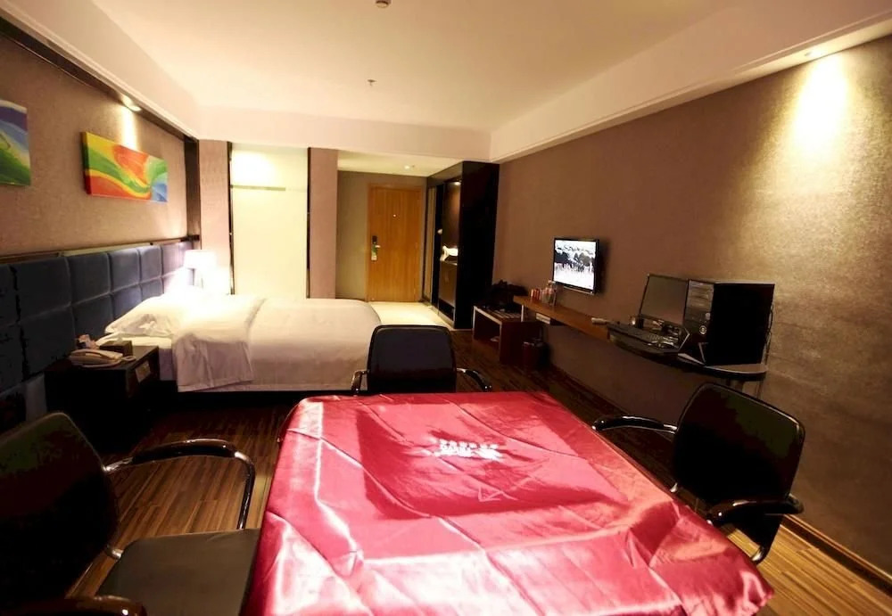 By Ron Hotel