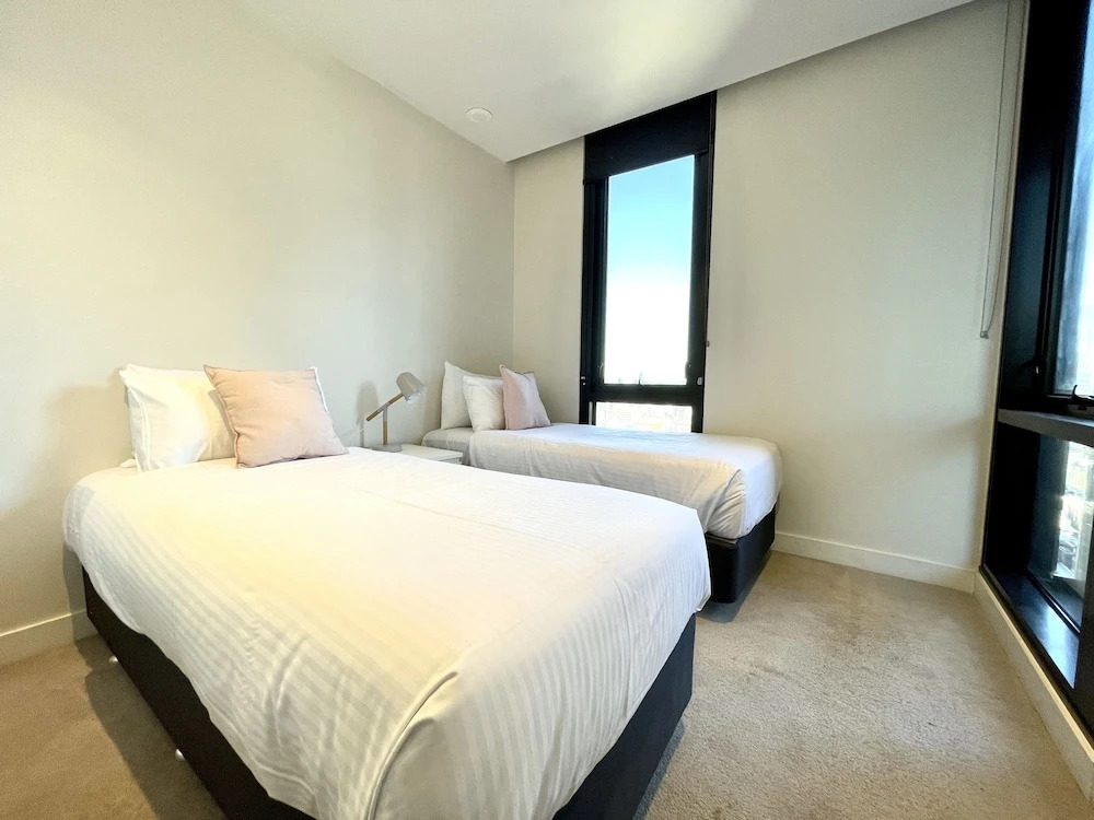Readyset Apartments at Empire