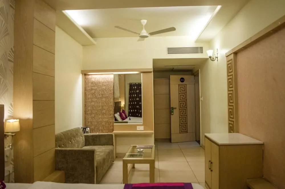 Capital O 1547 Hotel The Oasis