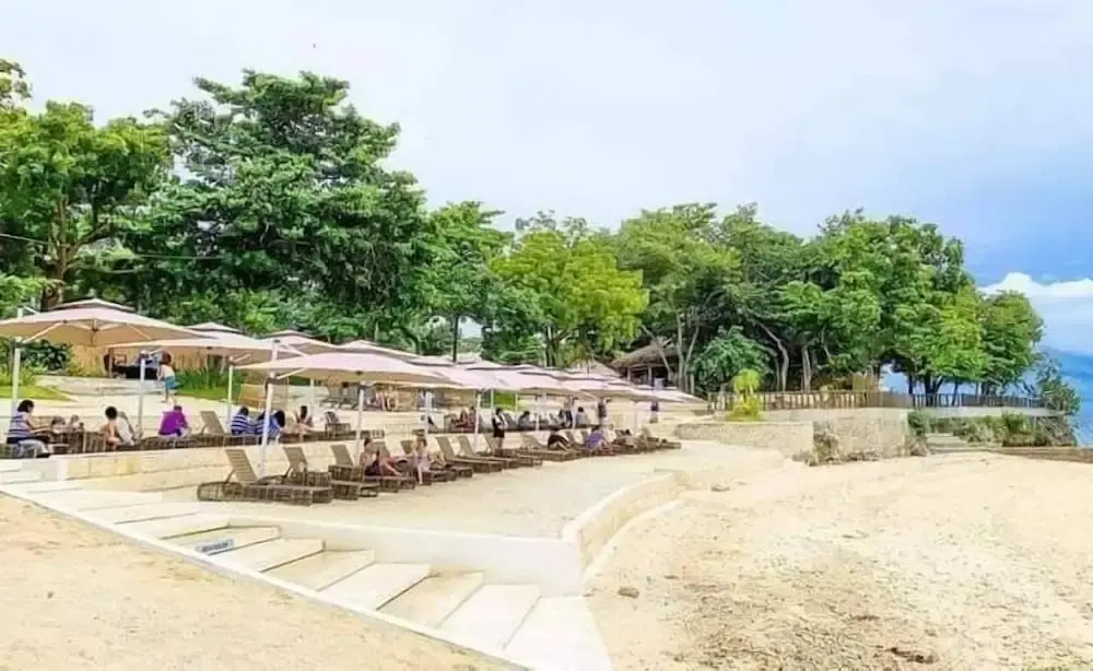 Mactan Newtown Condo with Pool access