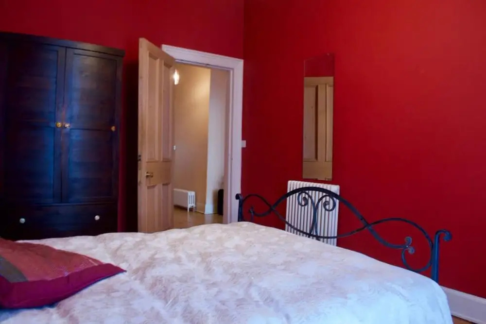 2 Bedroom Bright City Centre Flat Sleeps 4