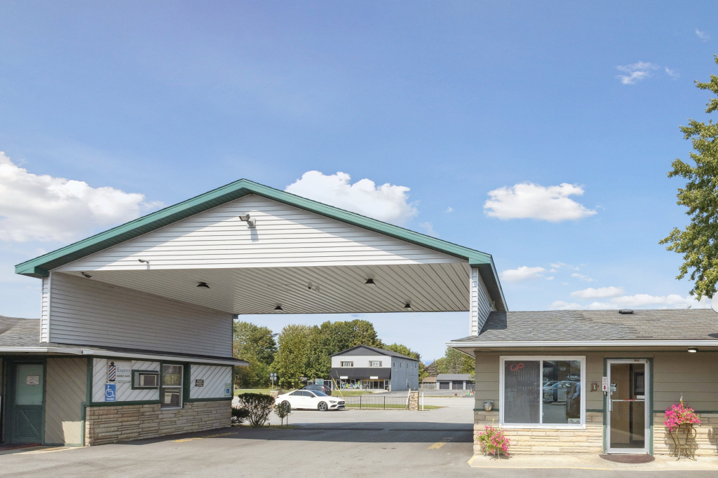 Currys Motel by OYO Saginaw MI