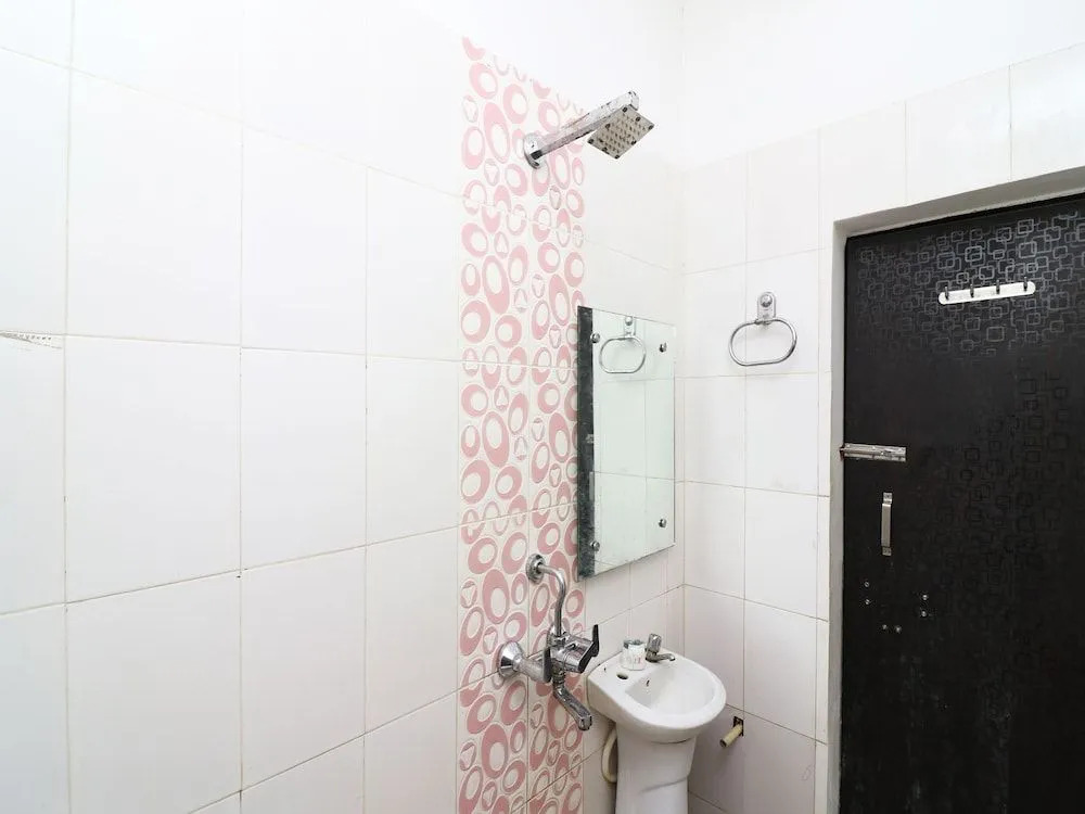 OYO Flagship 24679 Hotel Green House