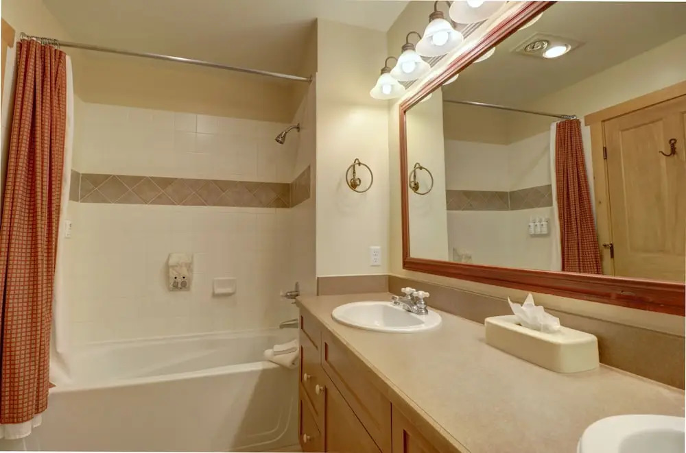 Spacious Copper Springs Condo Surrounded by Beautiful Views - CS431 by Redawning