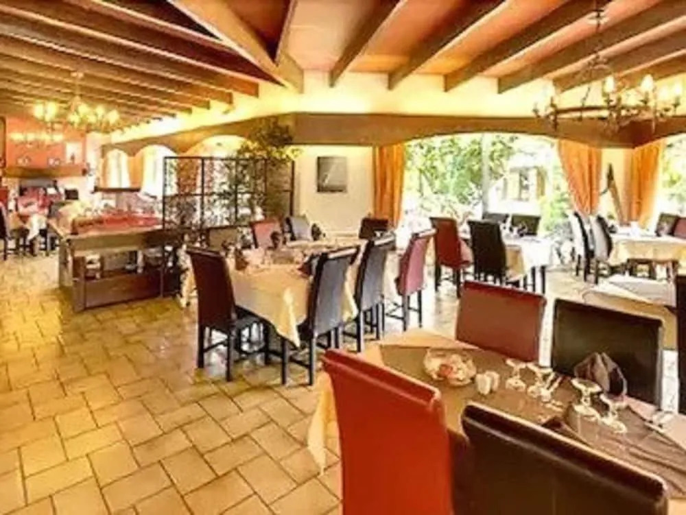 Logis Hotel Le Lac