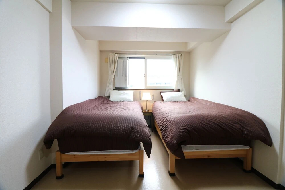 Sepia yamanote room202