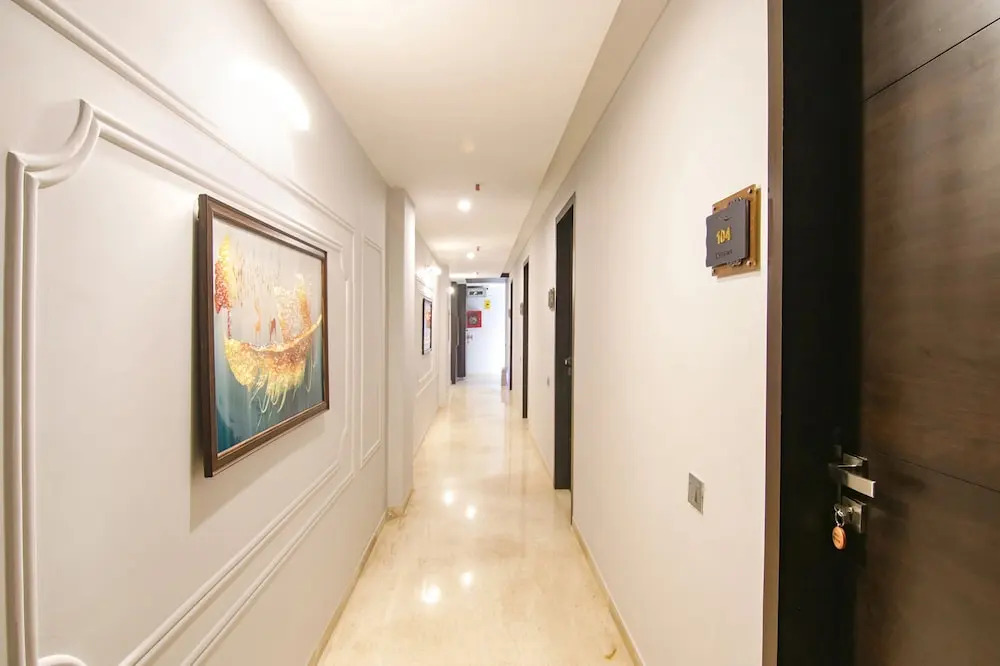 Fabhotel Prime K9 Crown