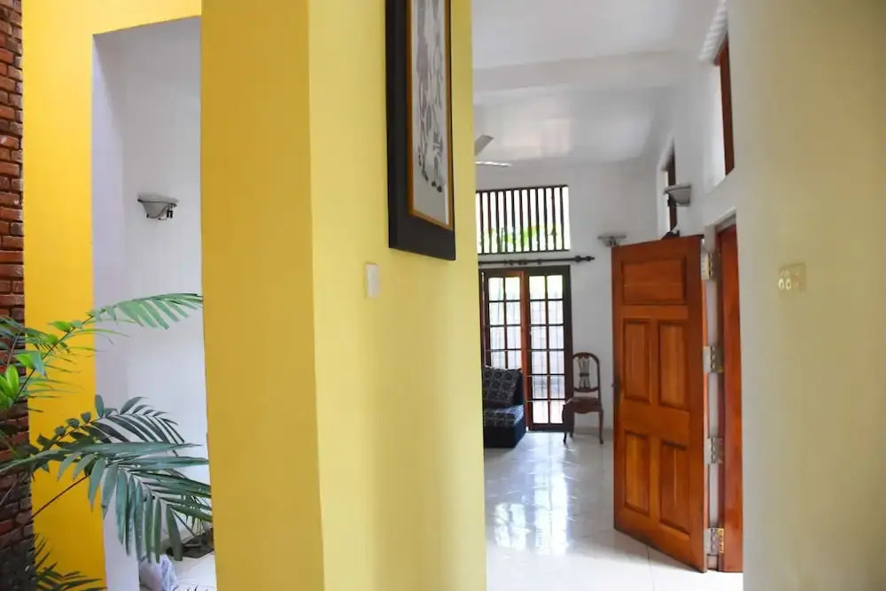 Ceylon Hostel - Colombo Int Airport
