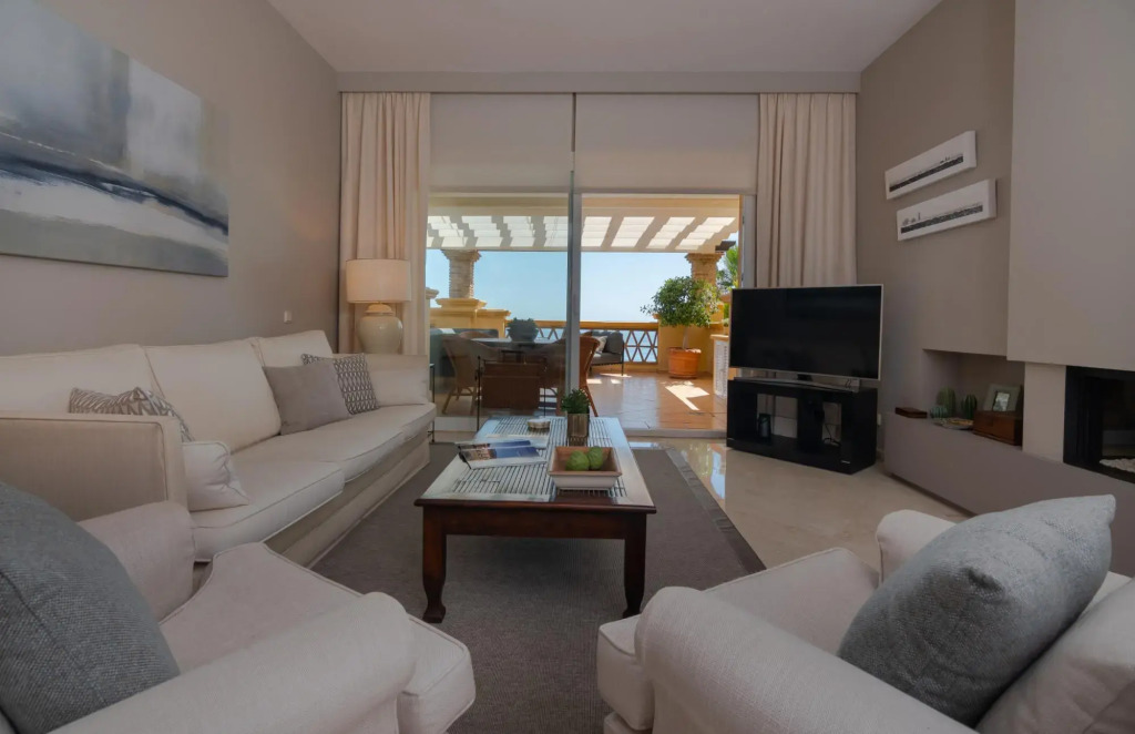 18166 - Superb Front Line Location - Heated Pool