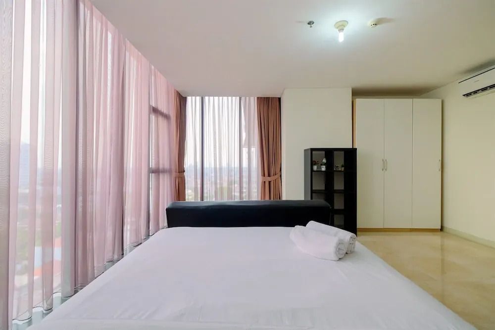 Relaxing 1BR Apartment at L'Avenue Pancoran