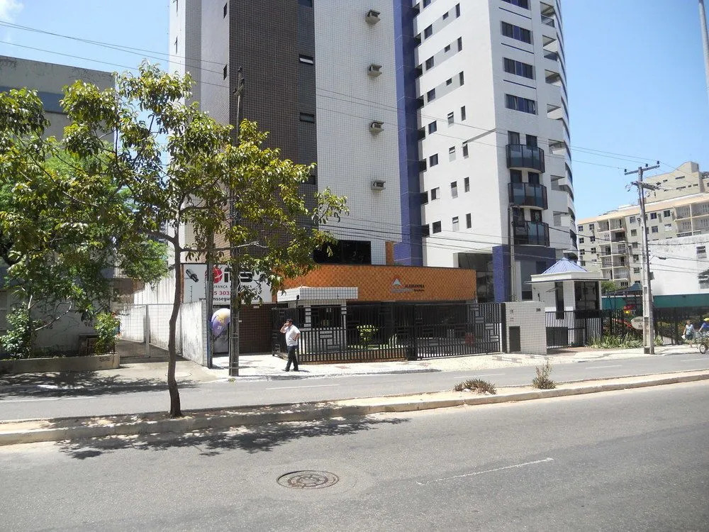 Apartamento beira-mar com piscina