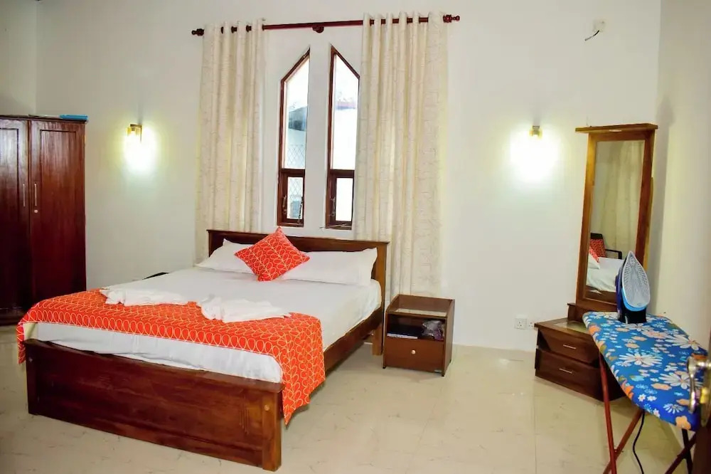 3 Bed House - Wifi Parking 10minBeach