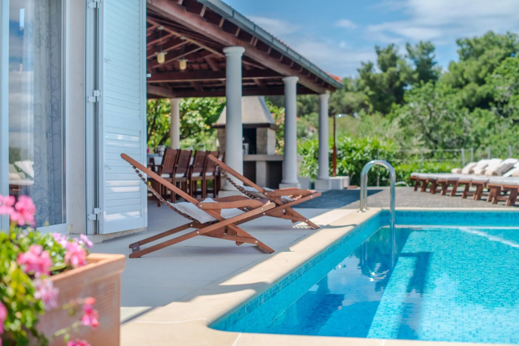Gumonca in Supetar with 6 bedrooms and 5 bathrooms