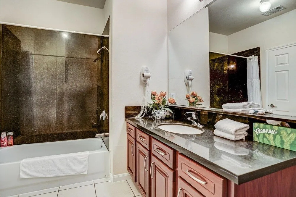 Villa Laverne 3 Bed Room Suite Furnished Condos
