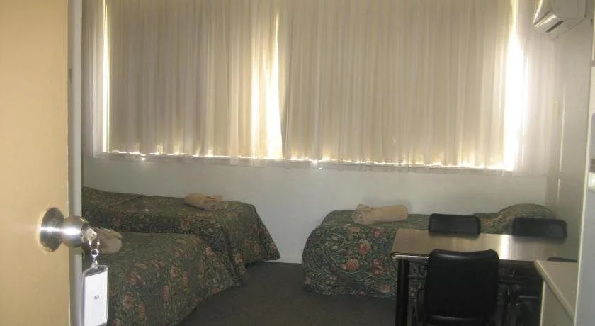 Golden Hills Motel