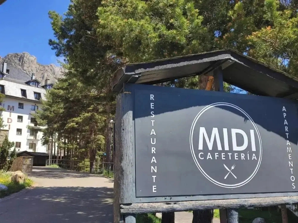 Apartamentos Midi 3000