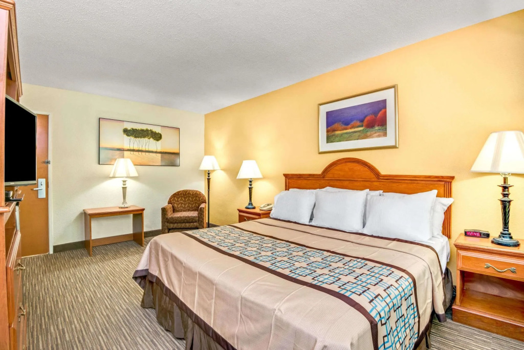 The Longleaf Hotel