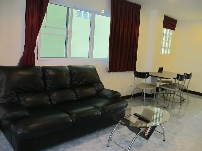 Rouge Service Apartments, Soi Buakhao