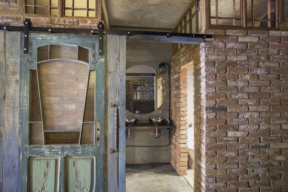 The Doors Apartments