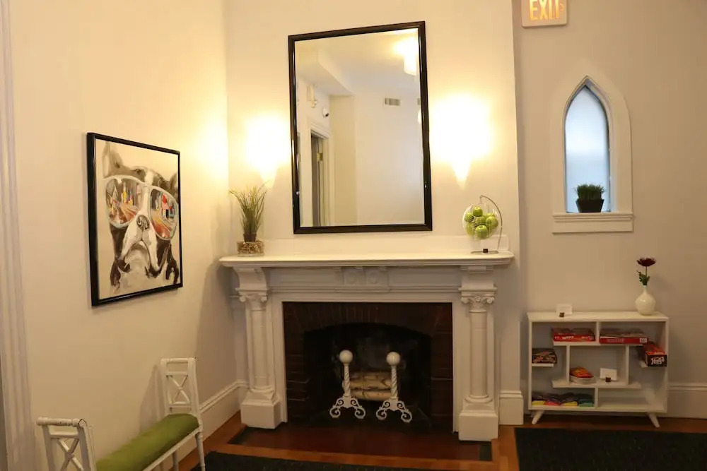 Maverick Suites at 245 Newbury St