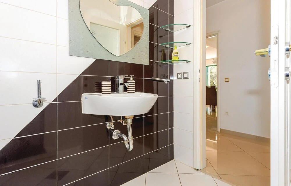Nice Home in Rogoznica With Wifi and 3 Bedrooms