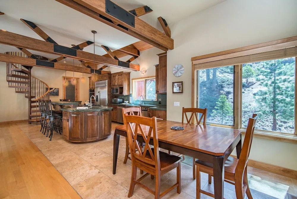 Extravagant Mountain Lodge at Heavenly by RedAwning