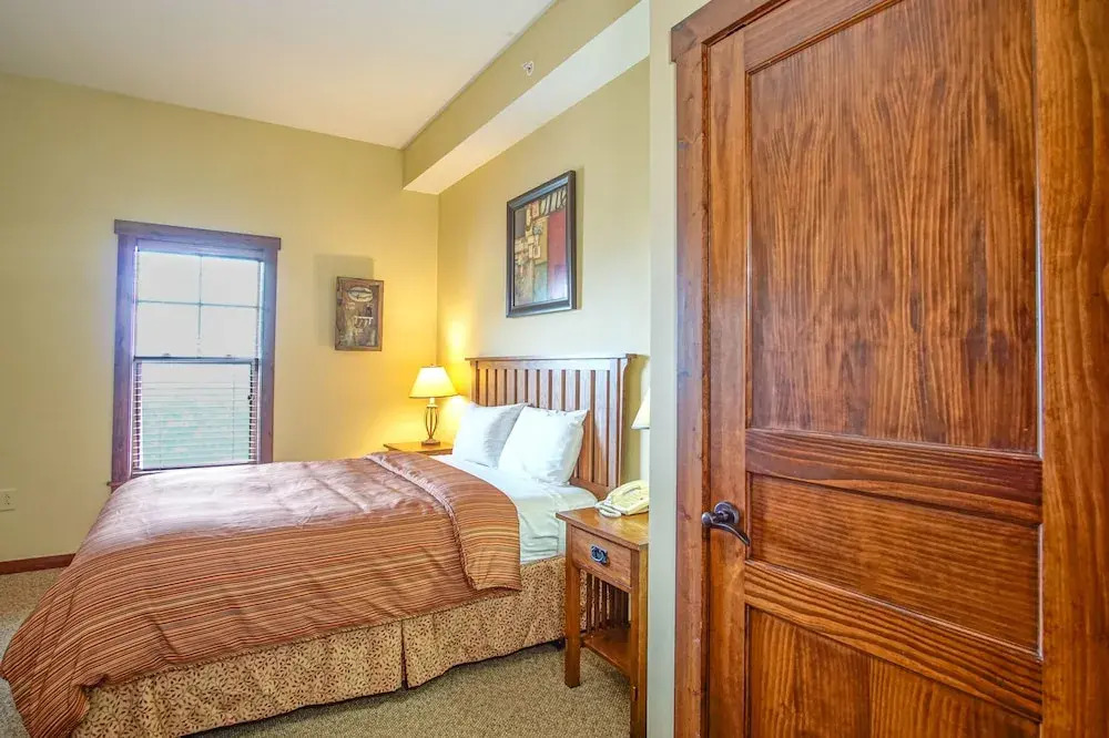 2 Br: Soaring Eagle #411: Luxury Lodging. Great Amenities Slope Side!