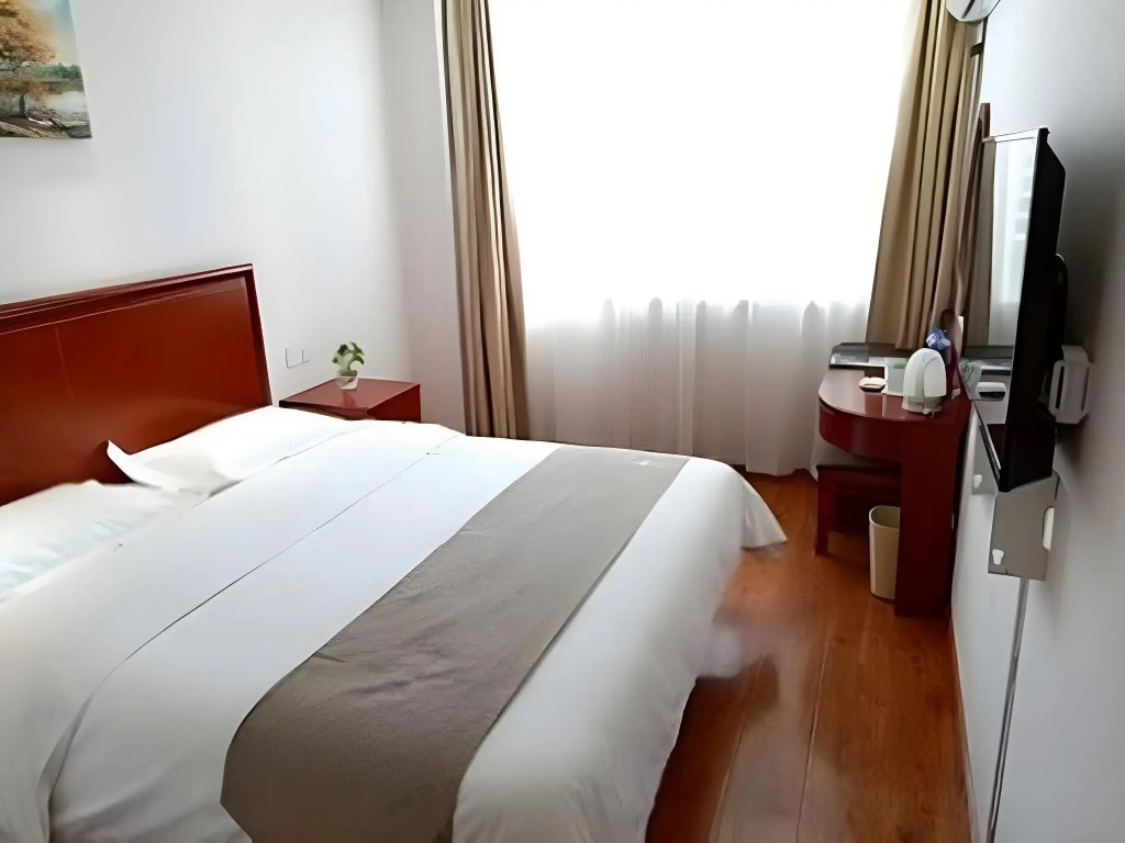 GreenTree Inn (Qinghuangdao Railway Station Square)