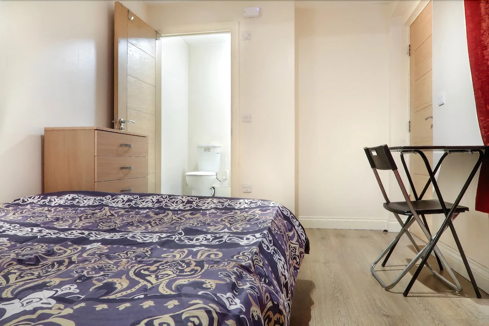 Saltwell Street Deluxe En Suite Room
