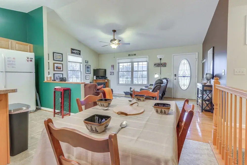 Charming Shenandoah Retreat w/ Deck & Grill!