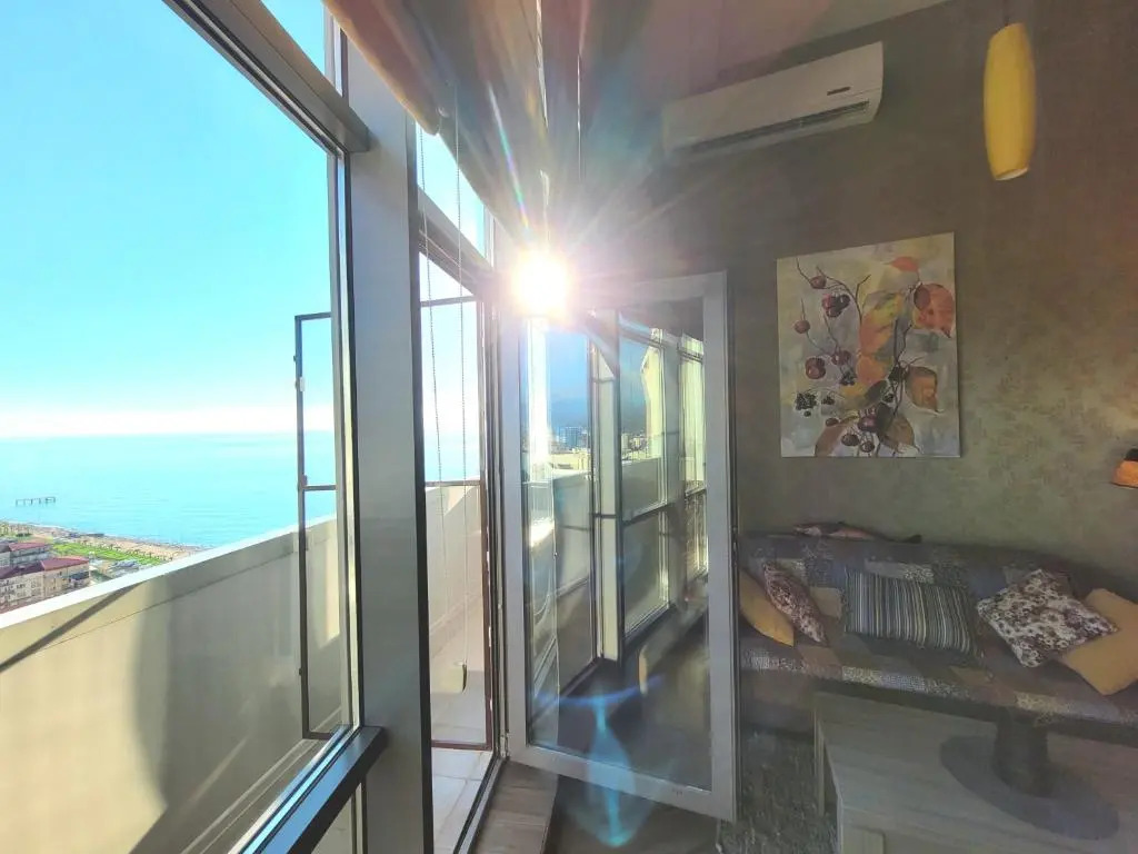 2 levels penthouse with a SUNSET SEA VIEW! Balcony and window 8x4m!
