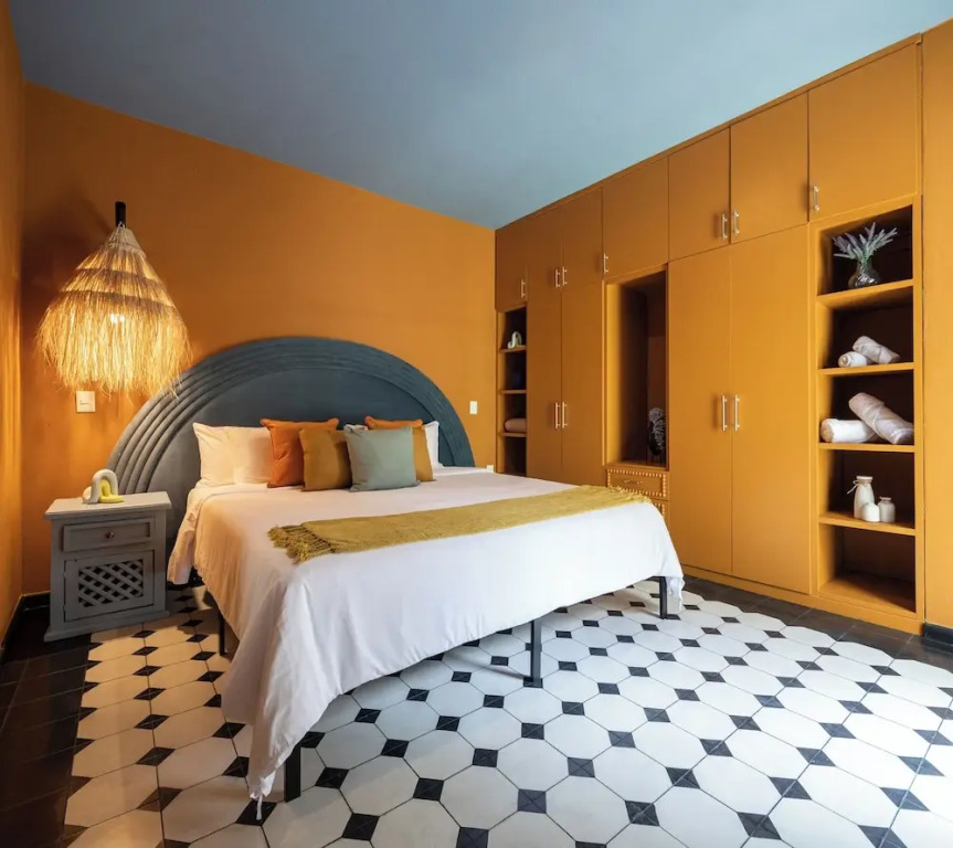 Vibrant 3Bed Villa - A Deco Retreat