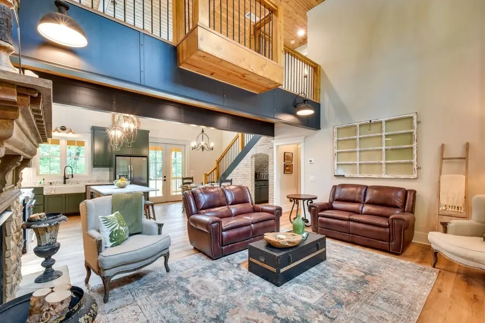 Luxurious Clarkesville Cabin w/ Decks & Fire Pit