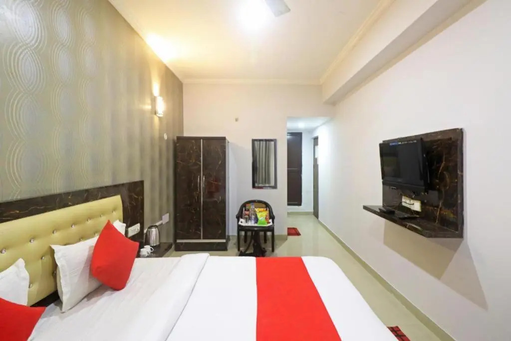 Transit Stay Near IGI Airport