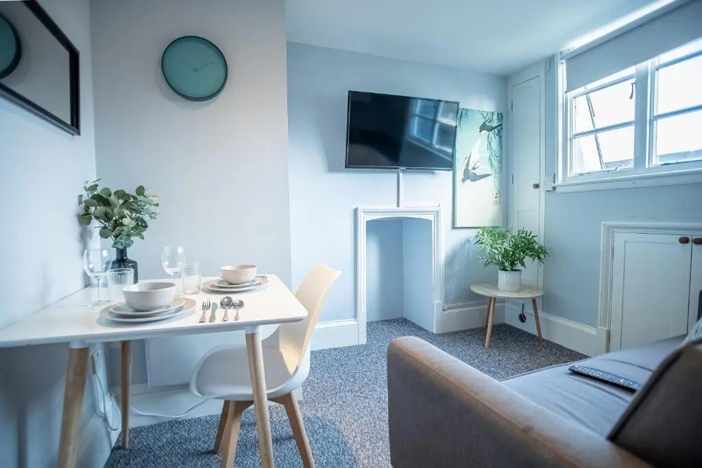 Cosy, Central Flat for up to 4 with Park View