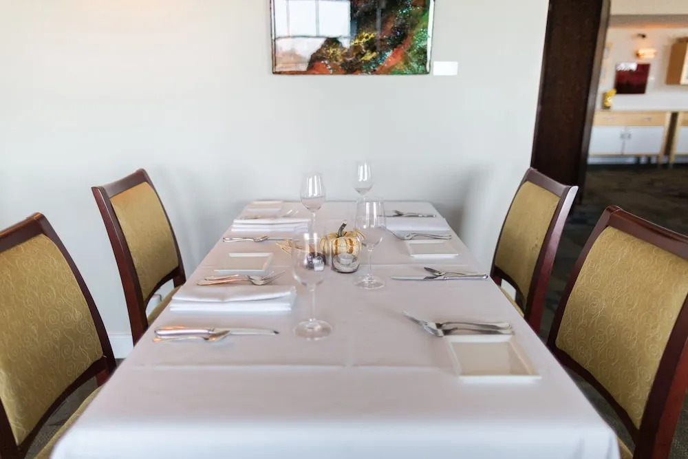 Whale Cove Inn