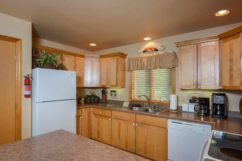 Waves N' Moguls 5 Bedroom House