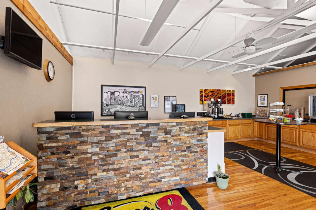 Super 8 by Wyndham Branson - Shepherd of the Hills Exwy